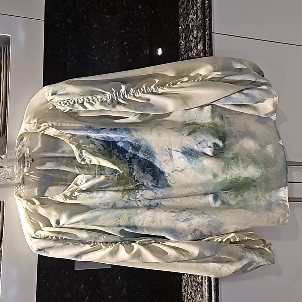 Women's XL ROSE+OLIVE TOP.  LONG SLEEVED